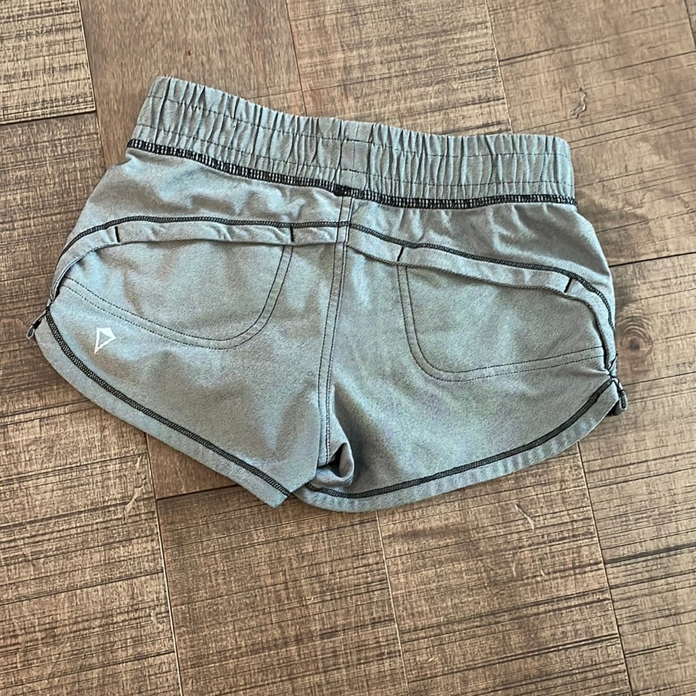 Girls Ivivva shorts 7